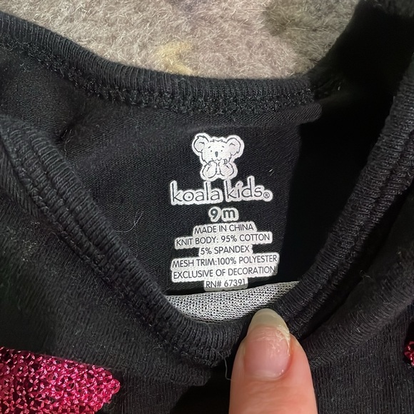 Black cat onesie. Size 9 month - Picture 3 of 3